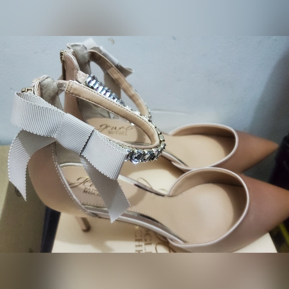 Jewel Badgley Mischka Women's Jaycee Evening Pump Women's Shoes - Picture 2 of 7